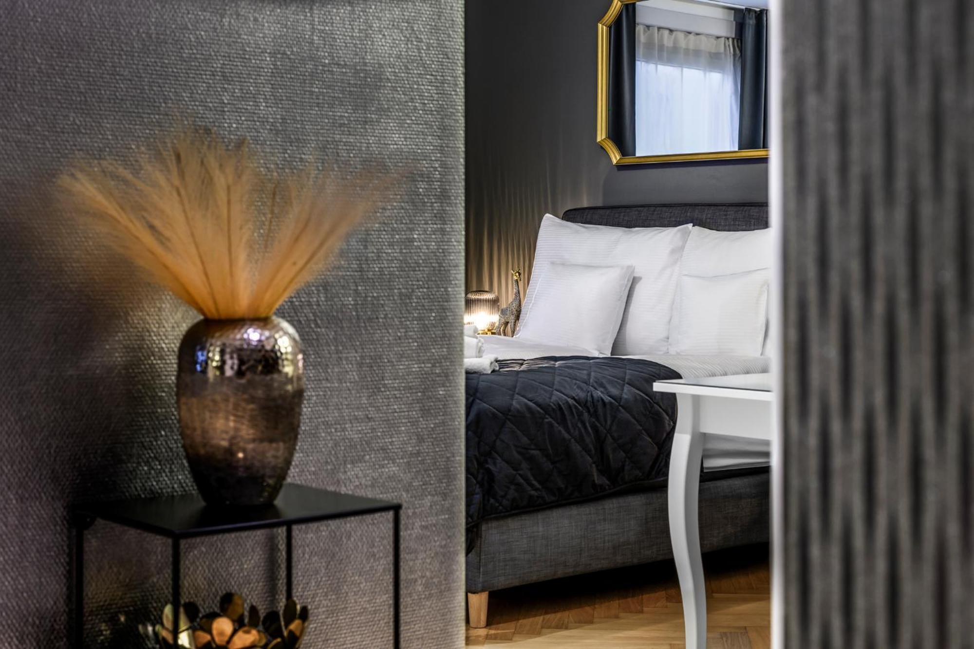 Boutique Luxury Balcony Ac Downtown Zurich