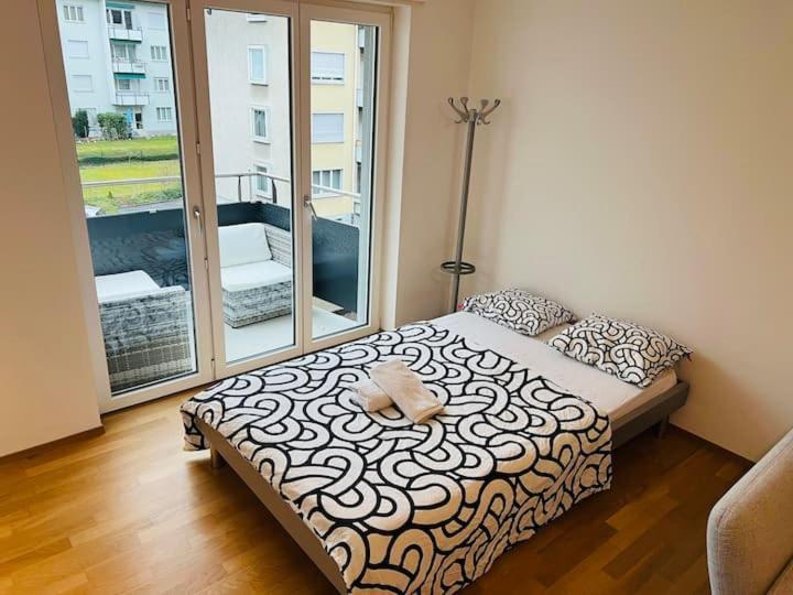 Huge 2-room With Balcony In Center Alt 151 * Zurich
