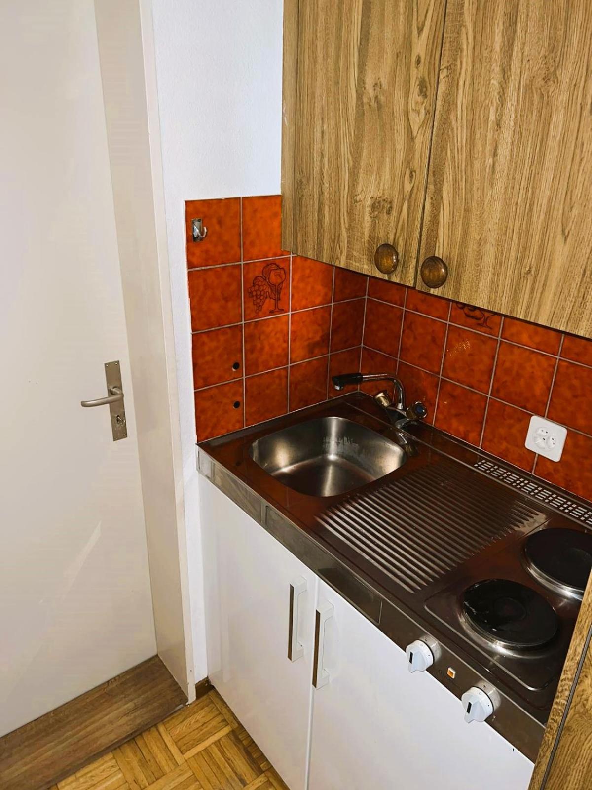 Apartment With View And Balcony In The Center Of Hwa Zurich