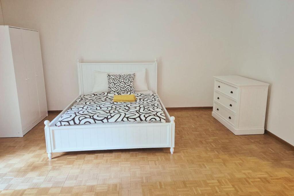 Huge Charming Center With Balcony & Garden View Rigi Apartment *
