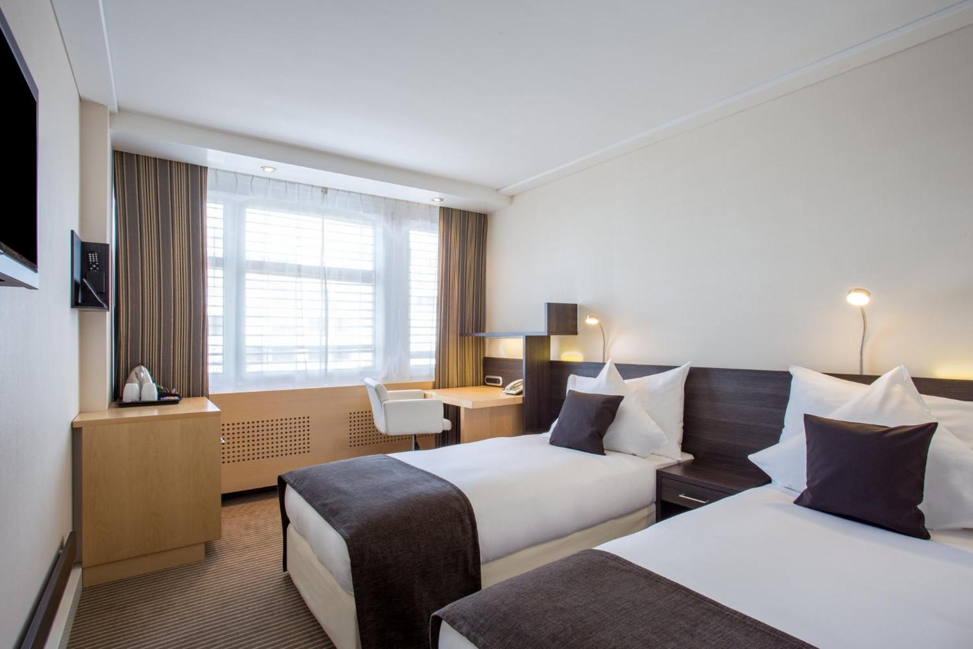 Crowne Plaza By Ihg Hotel