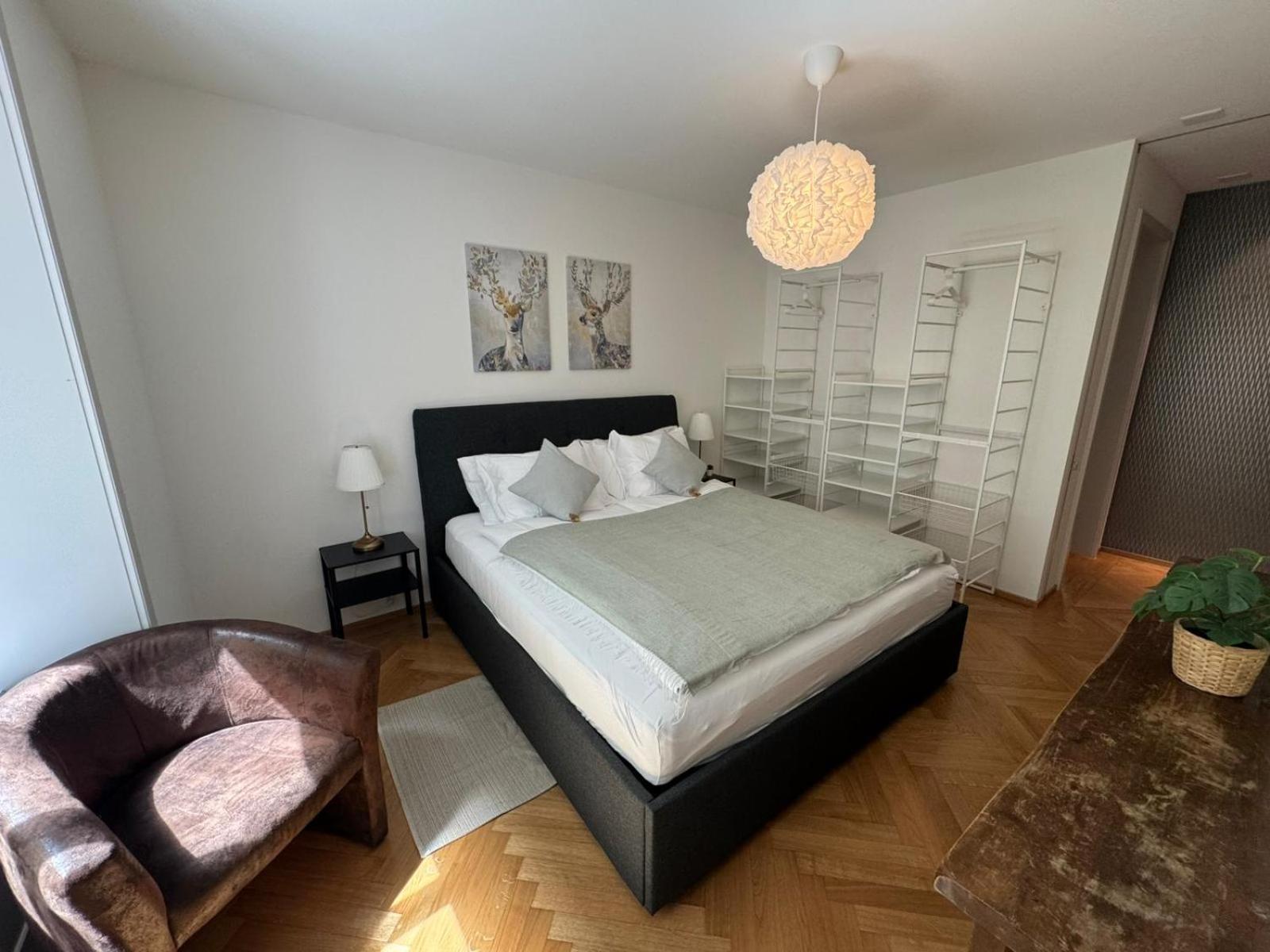 Station Apartment, 2 Bedroom & Sofabed Apartment *