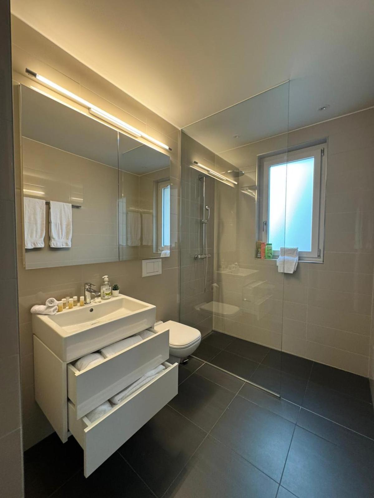 Station Apartment, 2 Bedroom & Sofabed Apartment *