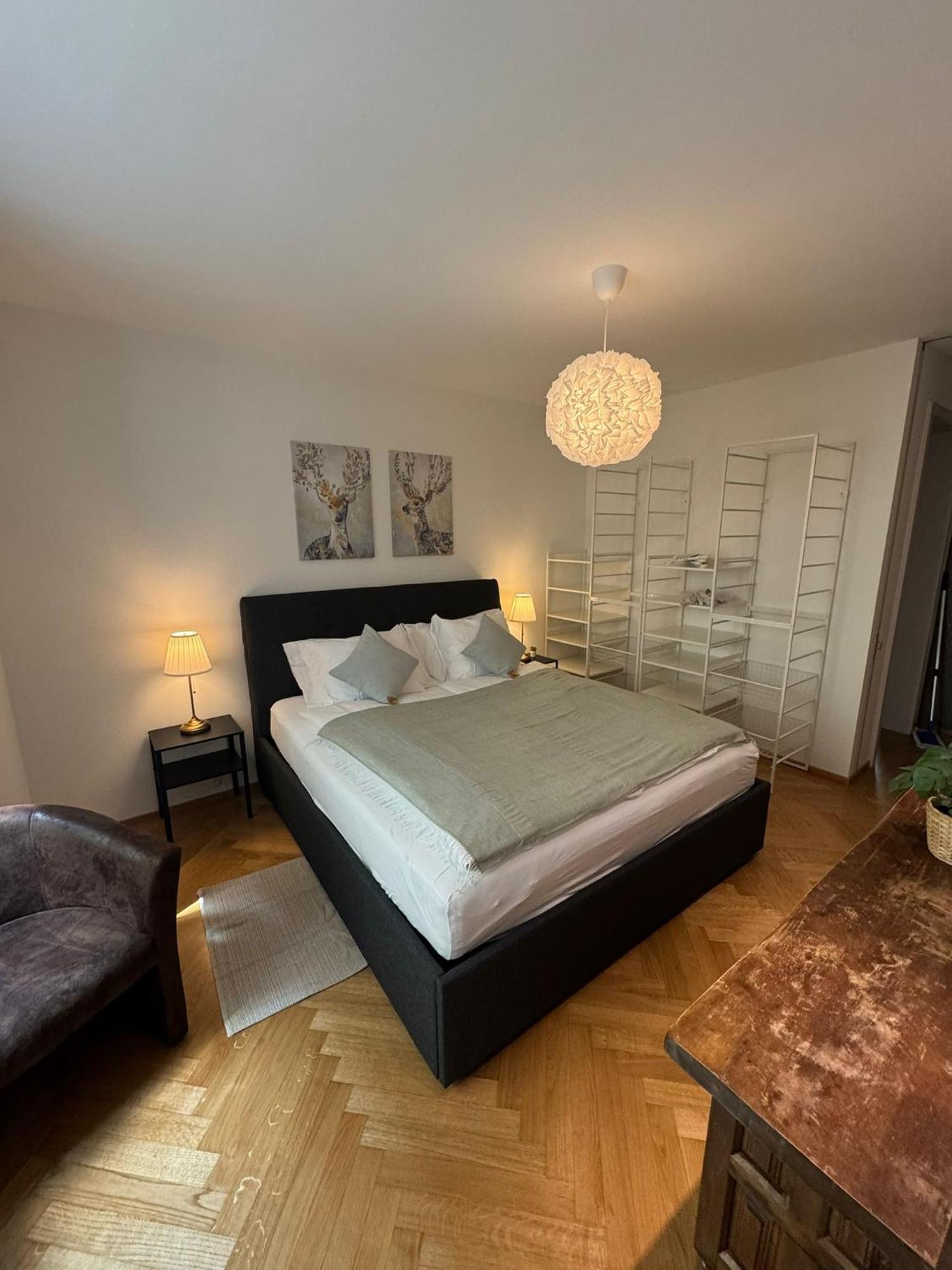 Station Apartment, 2 Bedroom & Sofabed Apartment *