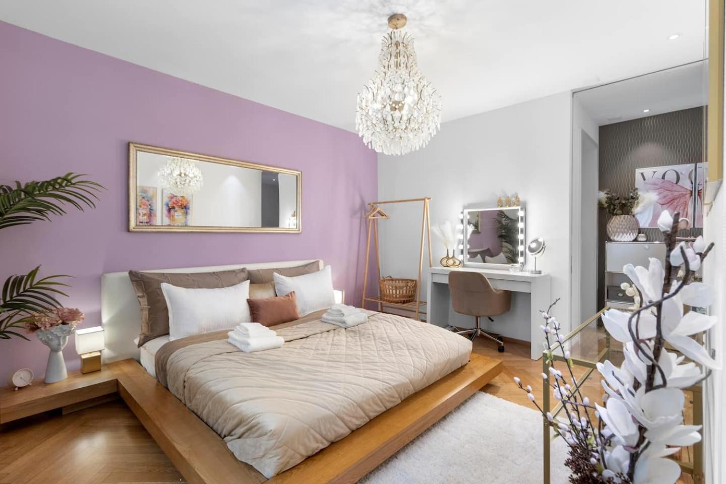 Btqluxtoplocationacfreeparking *