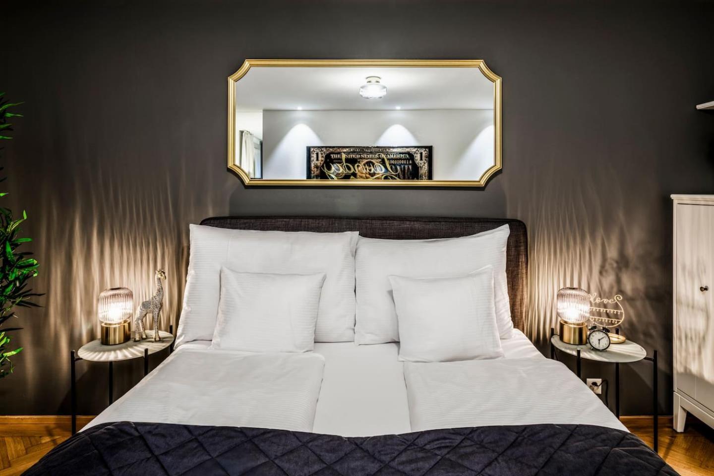 Boutique Luxury Balcony Ac Downtown Zurich