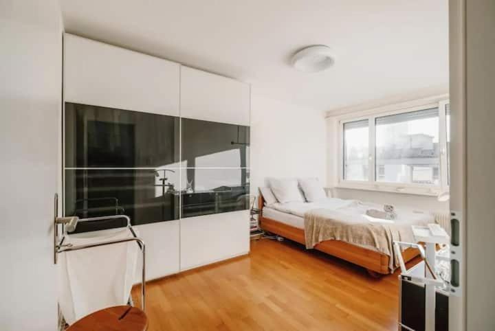 Modern Apartment With Balcony In Zurich Center A Hoh - Self Checkin Zurique