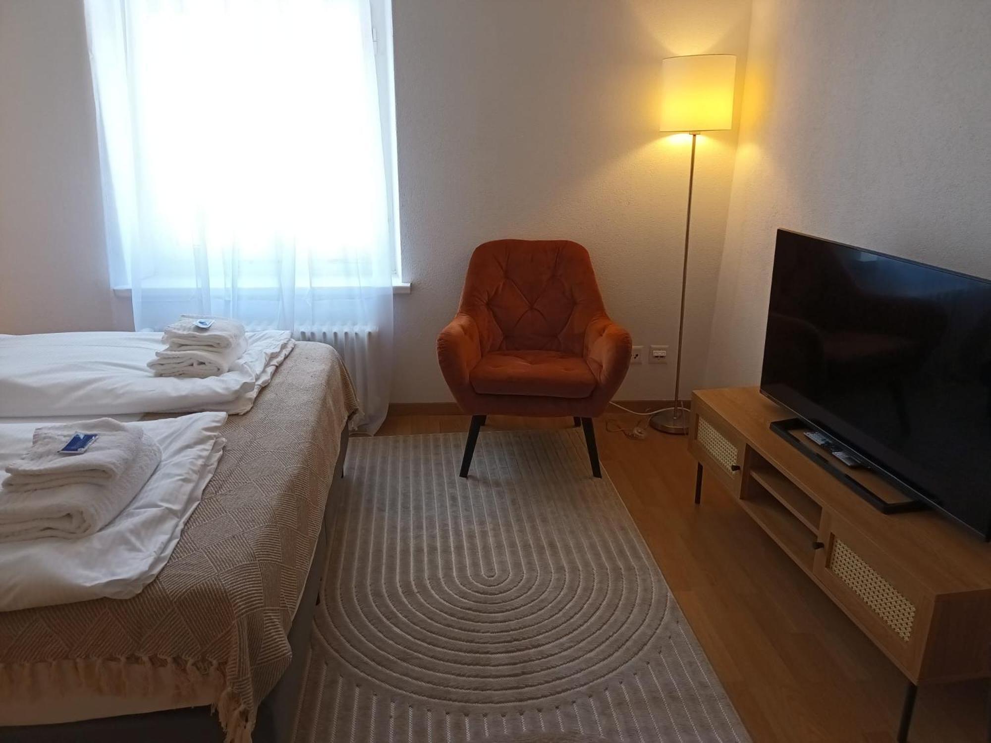 At Famous Storchengasse - Stork 44 *