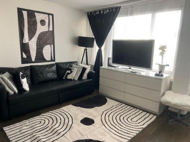 Executive Location & Fast Free Wi-fi & Ac & Parking *