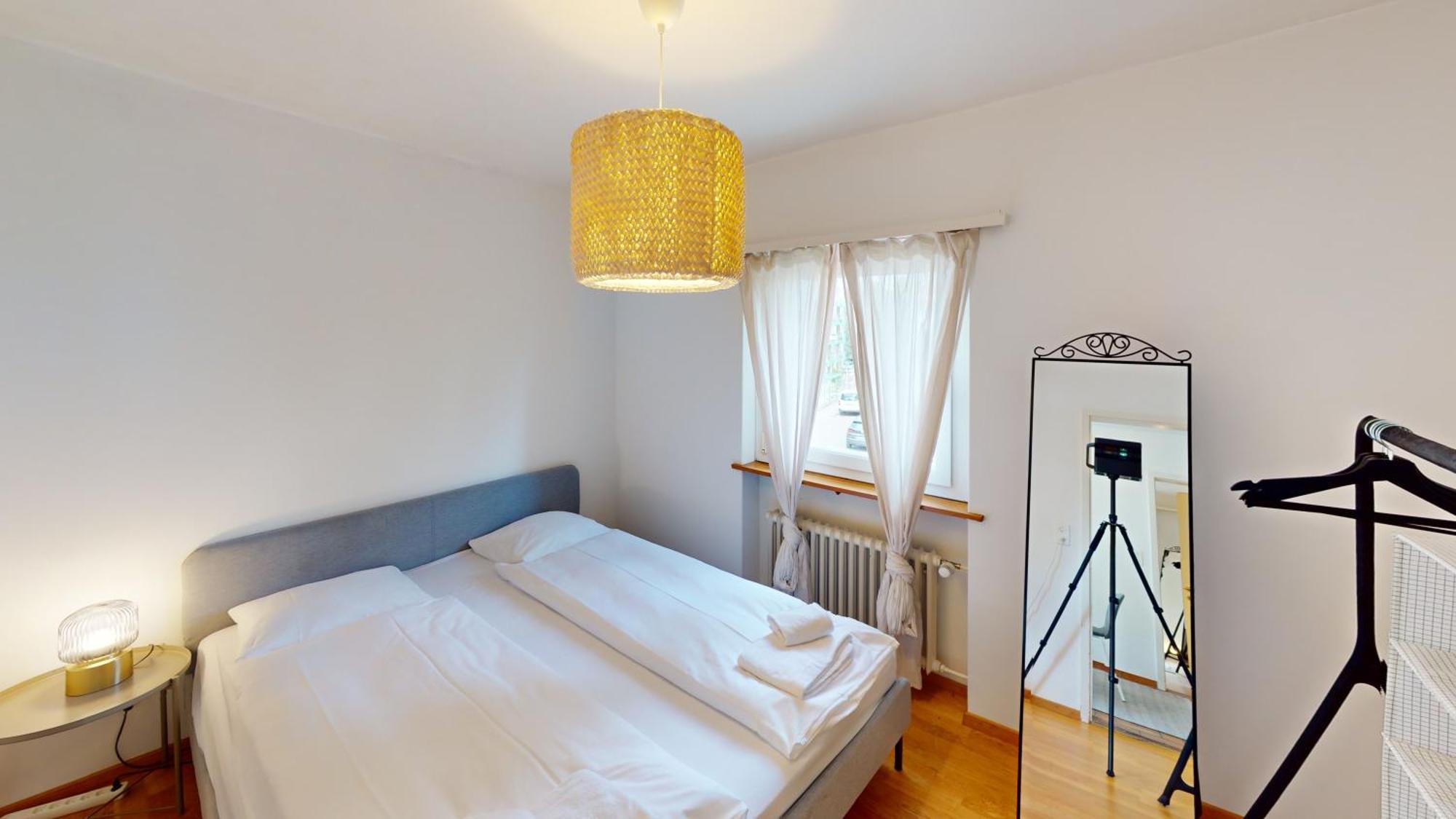 Cozy With Balcony In Apartment *