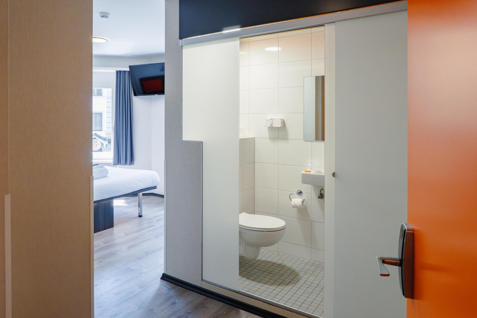 Easyhotel Main Station Hotel *