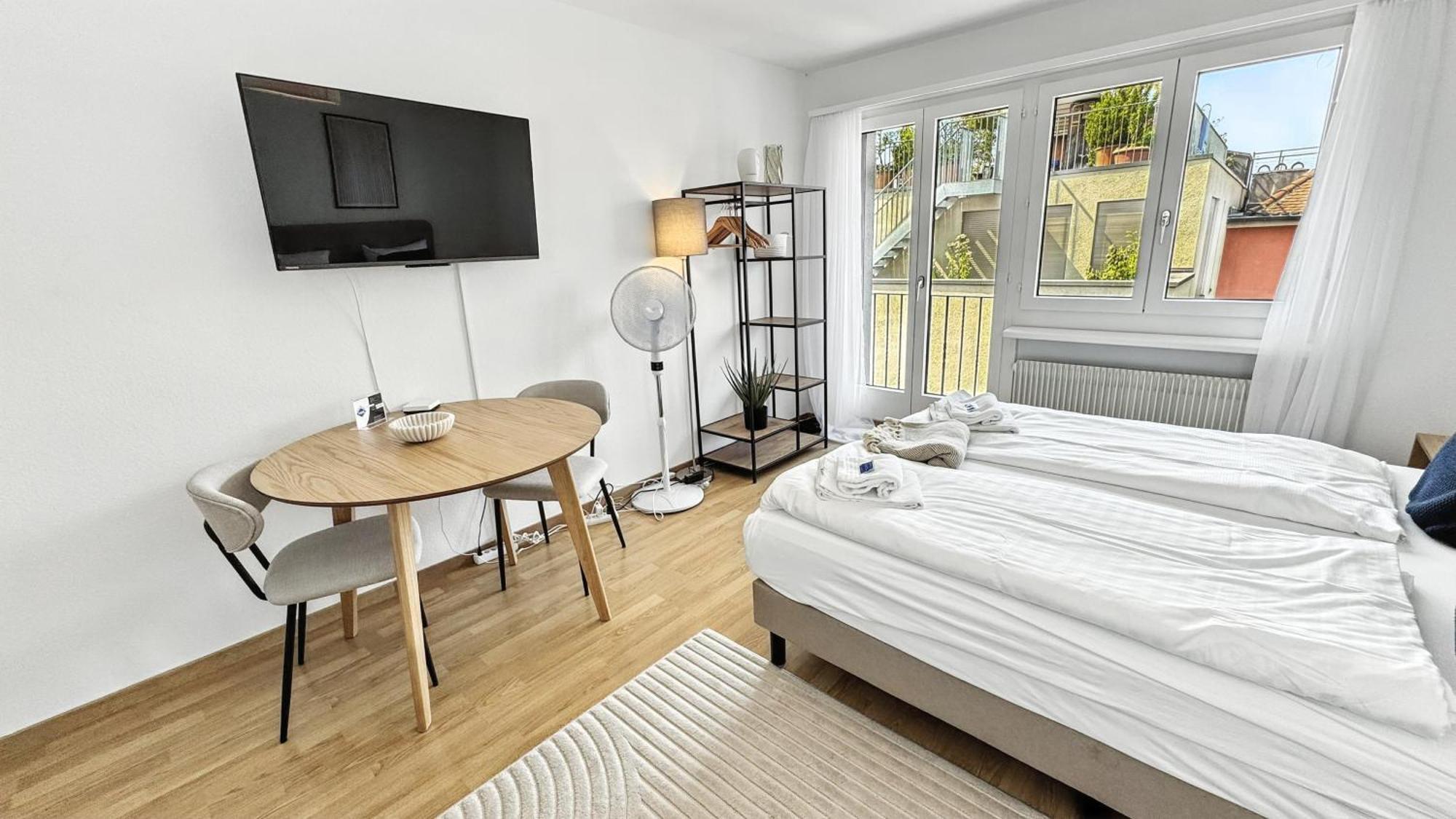 - Crown 32 Apartment *