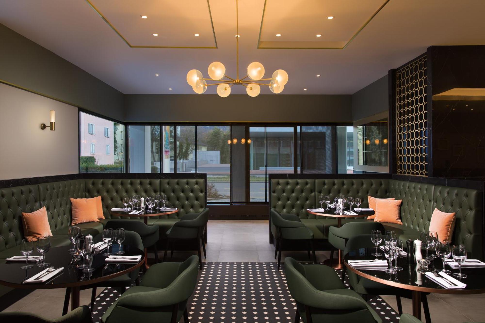 Crowne Plaza By Ihg 4*