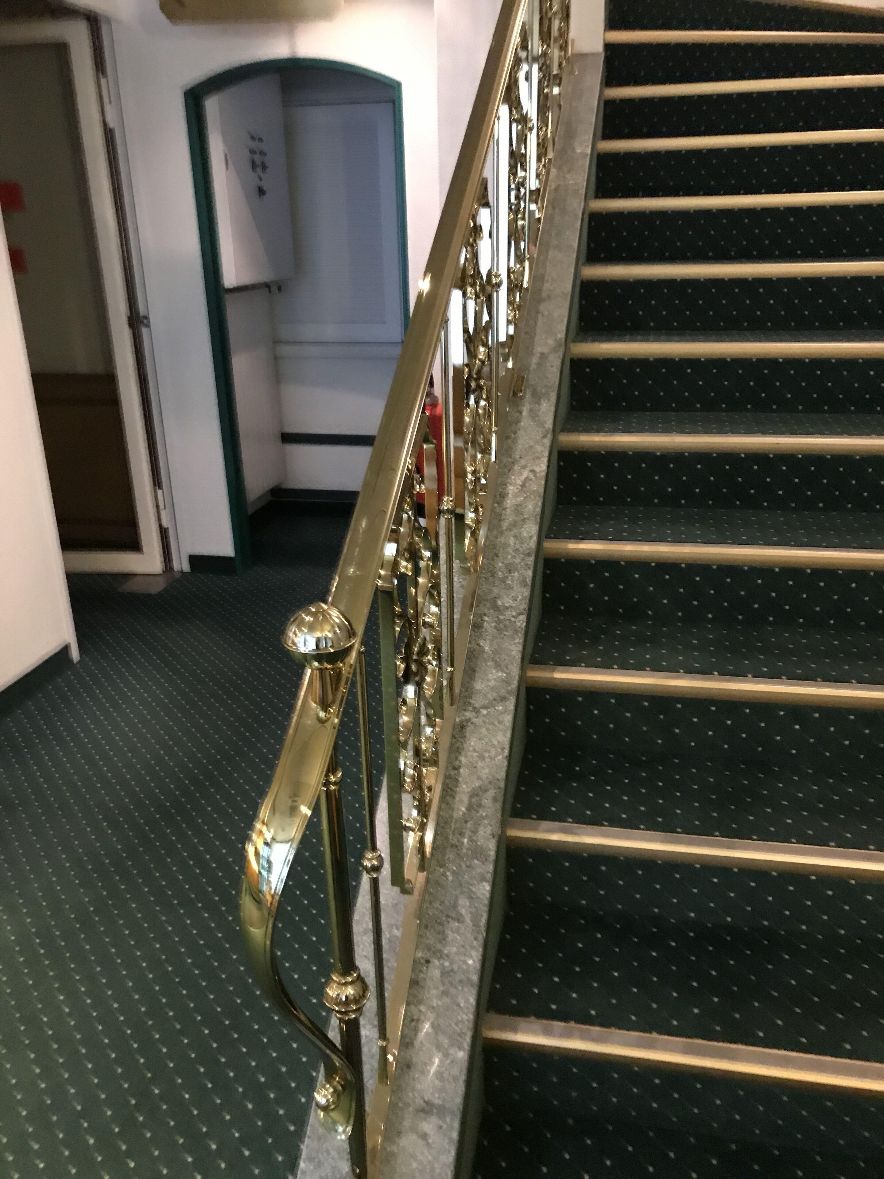 Arlette Beim Hauptbahnhof 2*