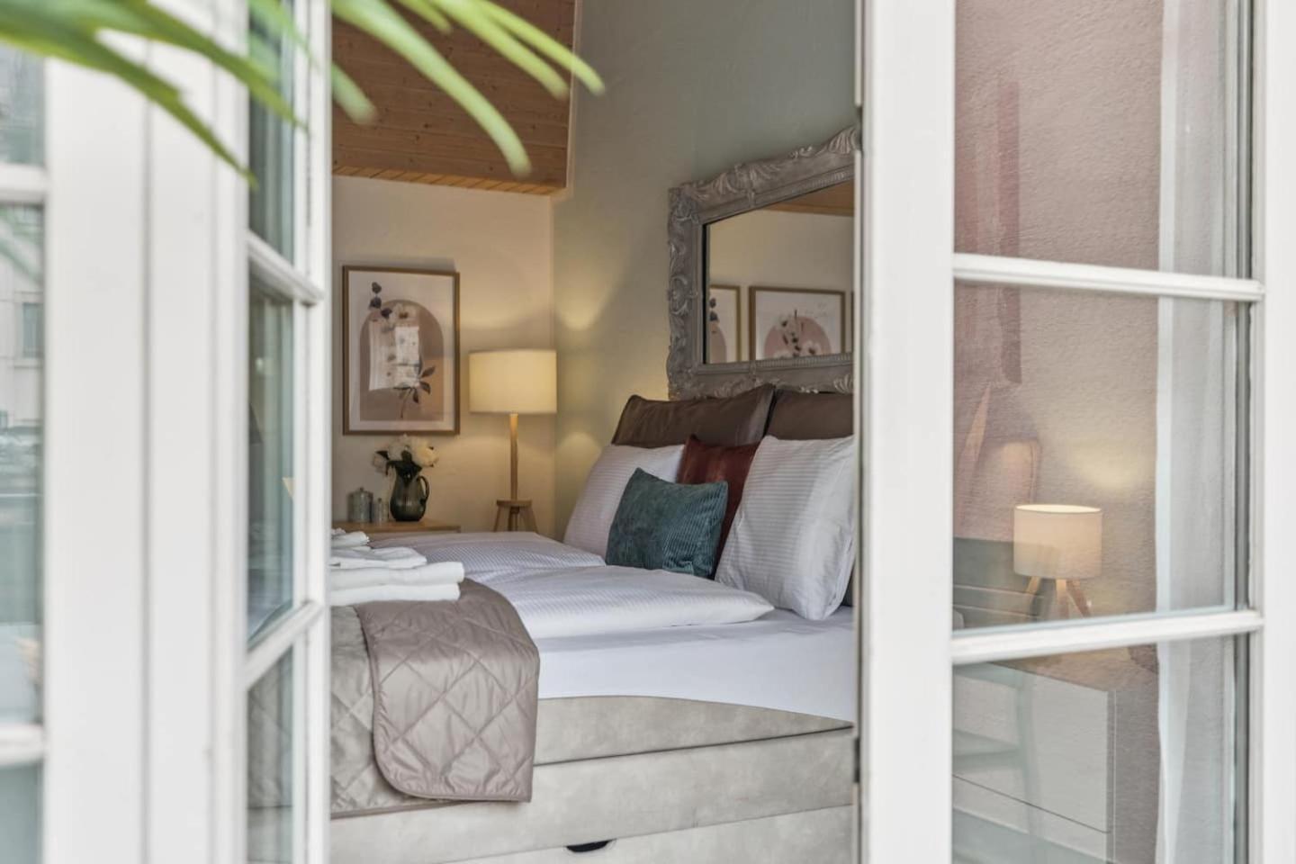 Oldtownriversideacbalconyfreeparkingwaterview