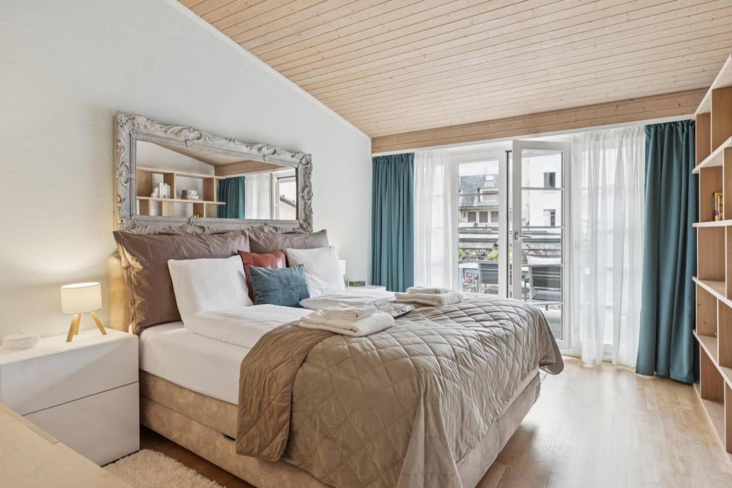 Oldtownriversideacbalconyfreeparkingwaterview