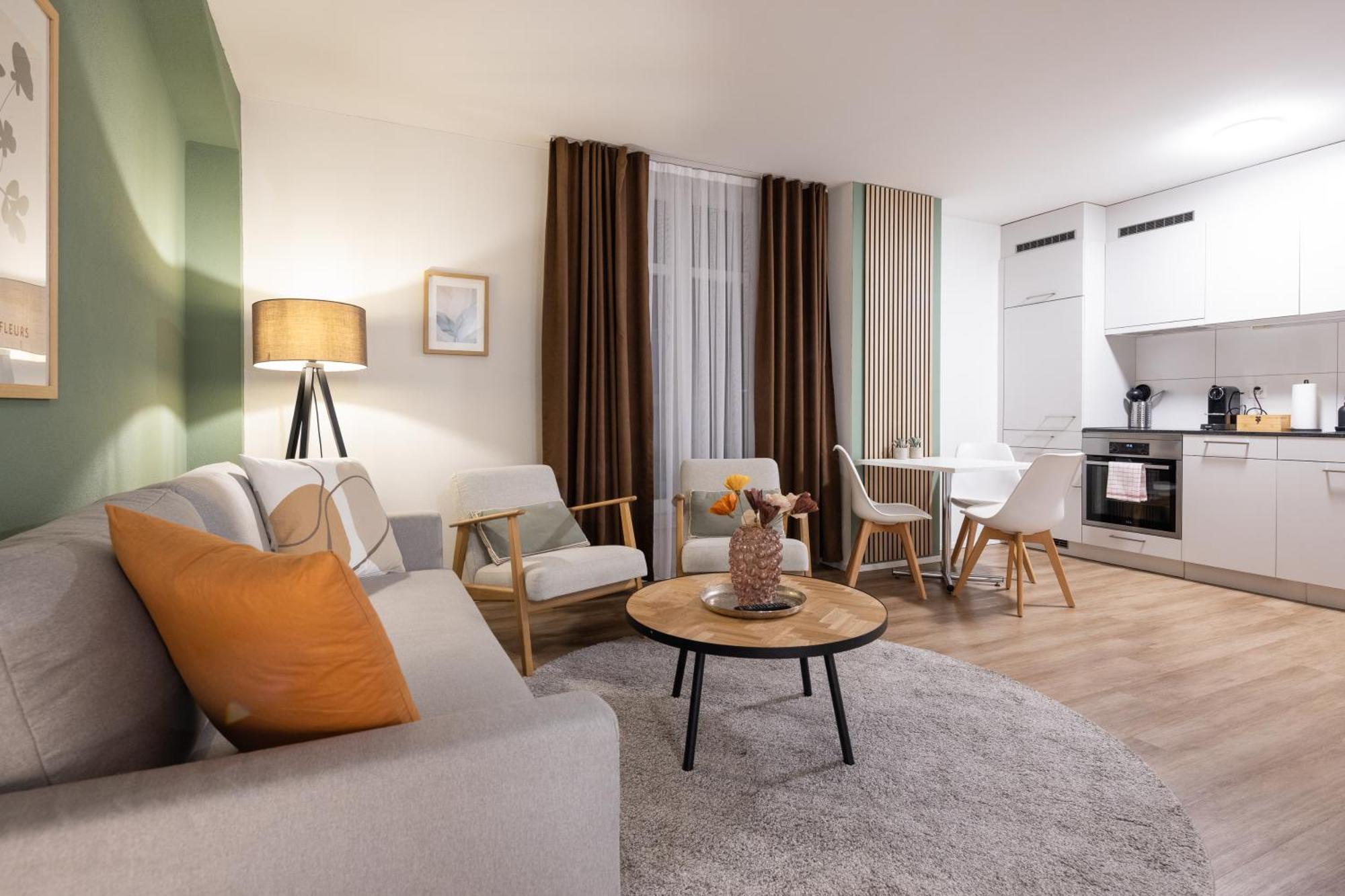 Stayy Nº7 & -self Check-in Aparthotel 3*