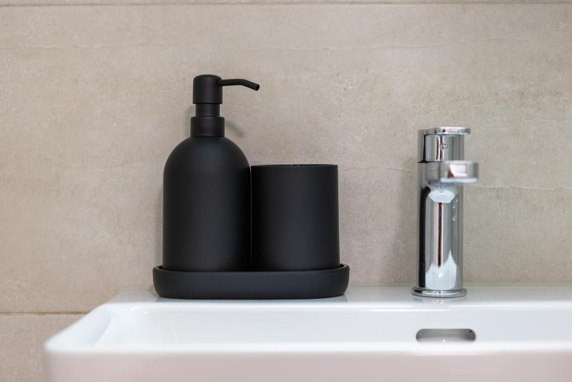 Stayy Nº7 & -self Check-in Aparthotel Zurich