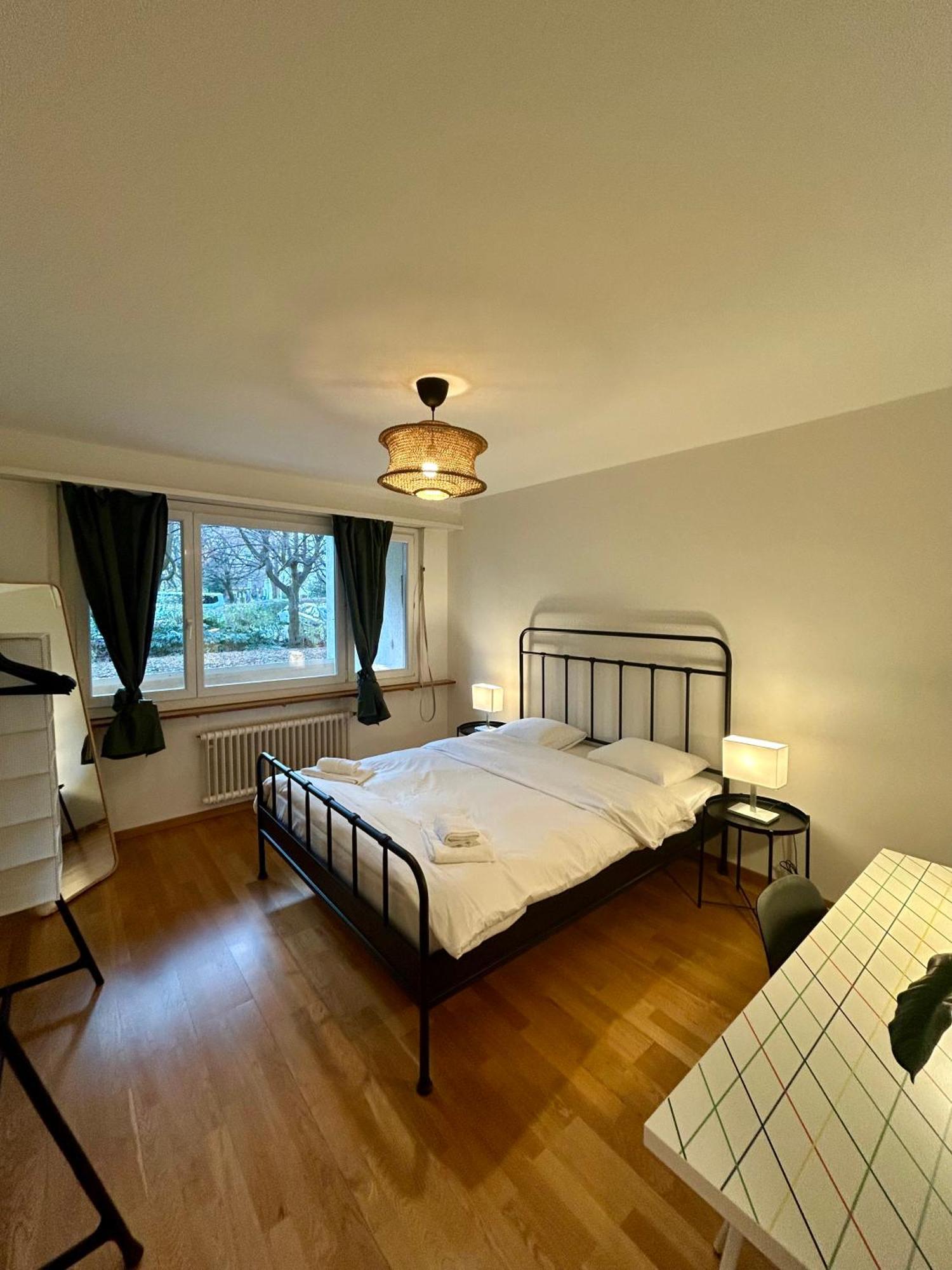 Cozy With Balcony In Apartment *