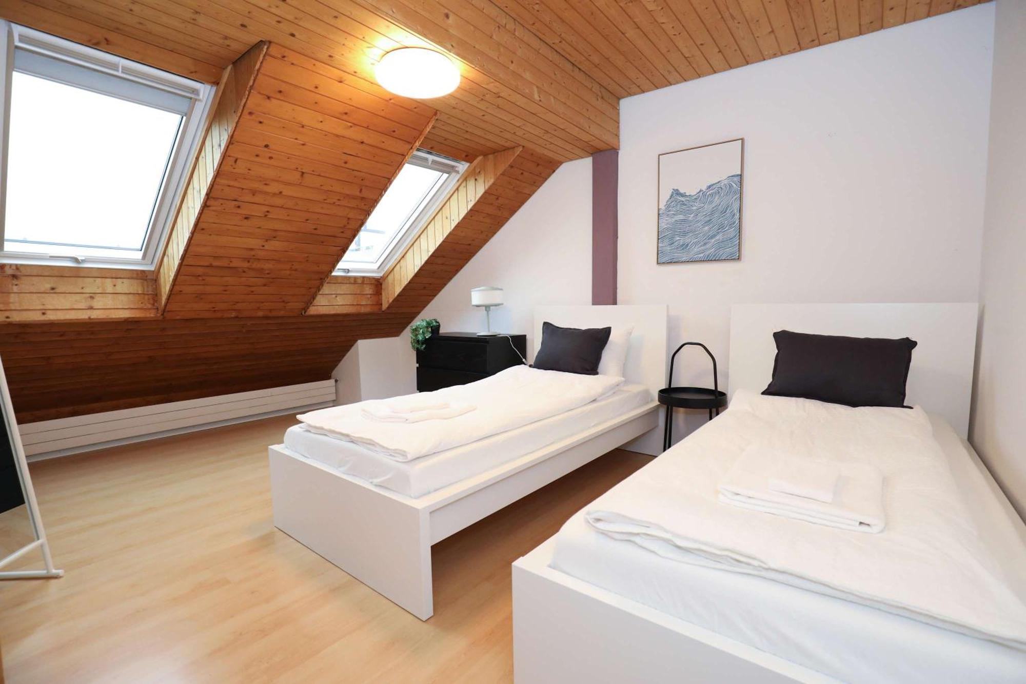 Minutes Walk From Google Hq View Apartment *