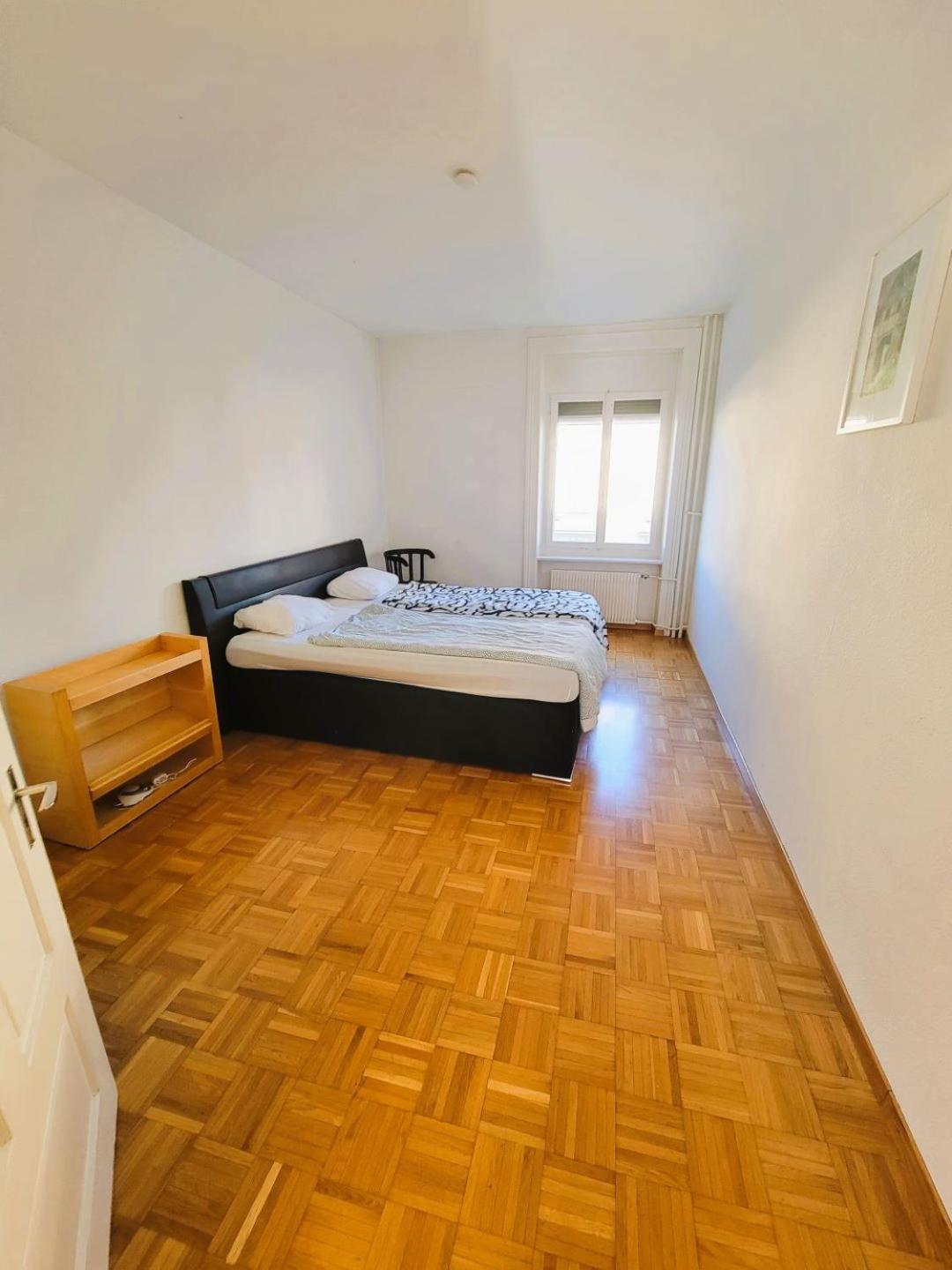 3 Center Flat, Hb Konrad Zurich