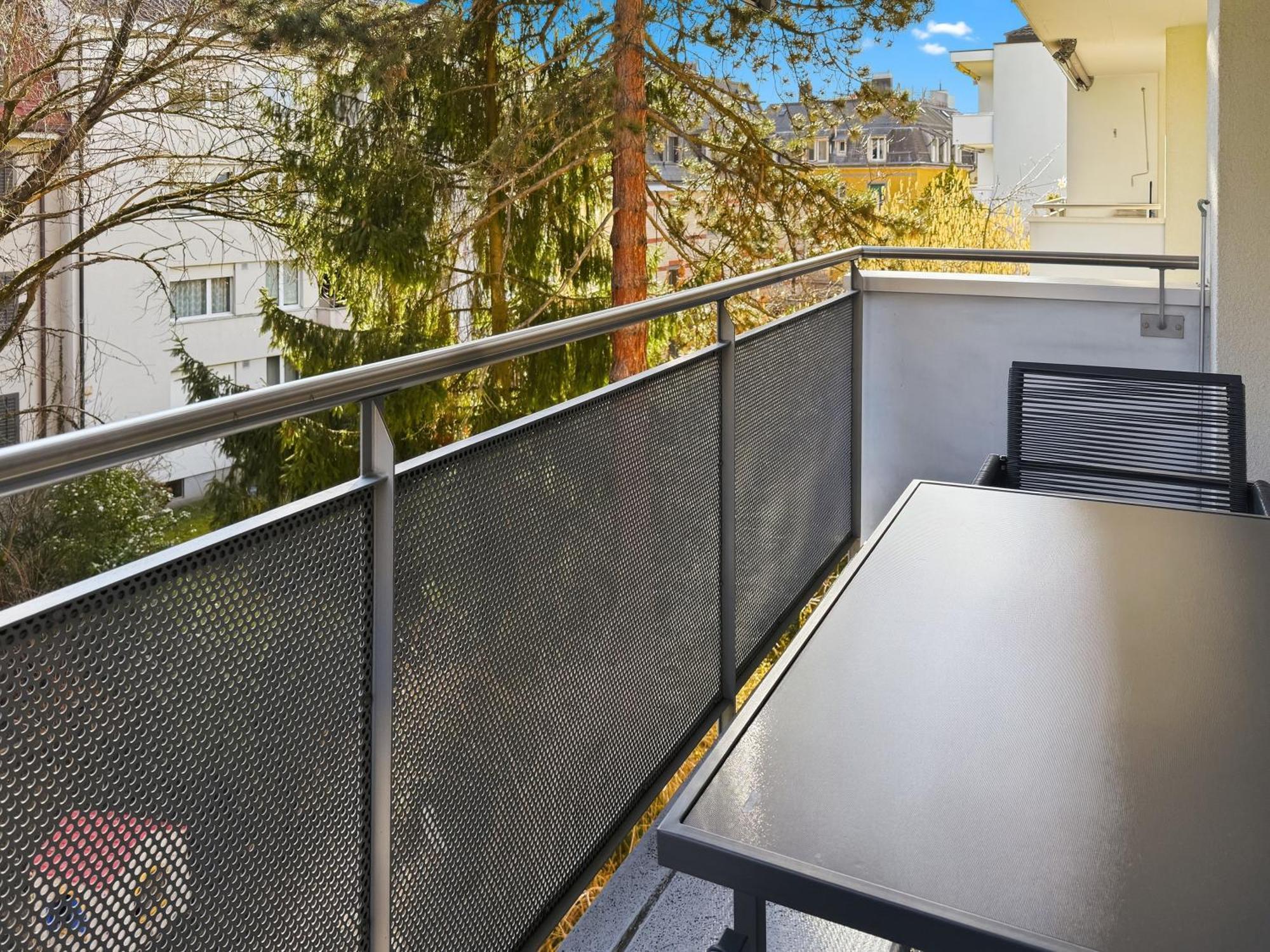 Beautiful, Quite And Very 2 Bedroom Flat *