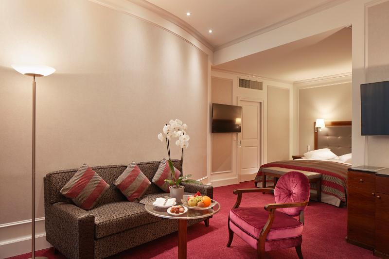 Schweizerhof Hotel 5*
