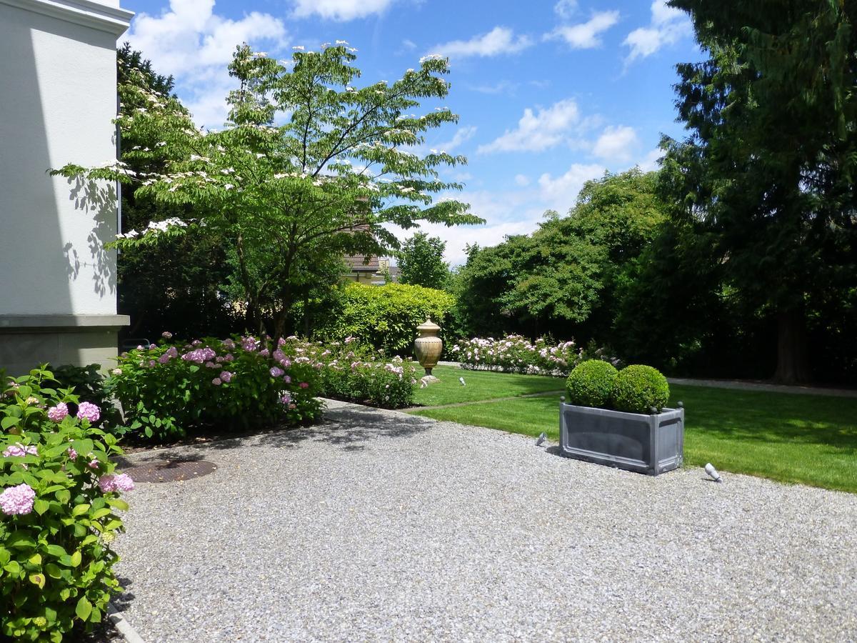 Private In Villa Zurich